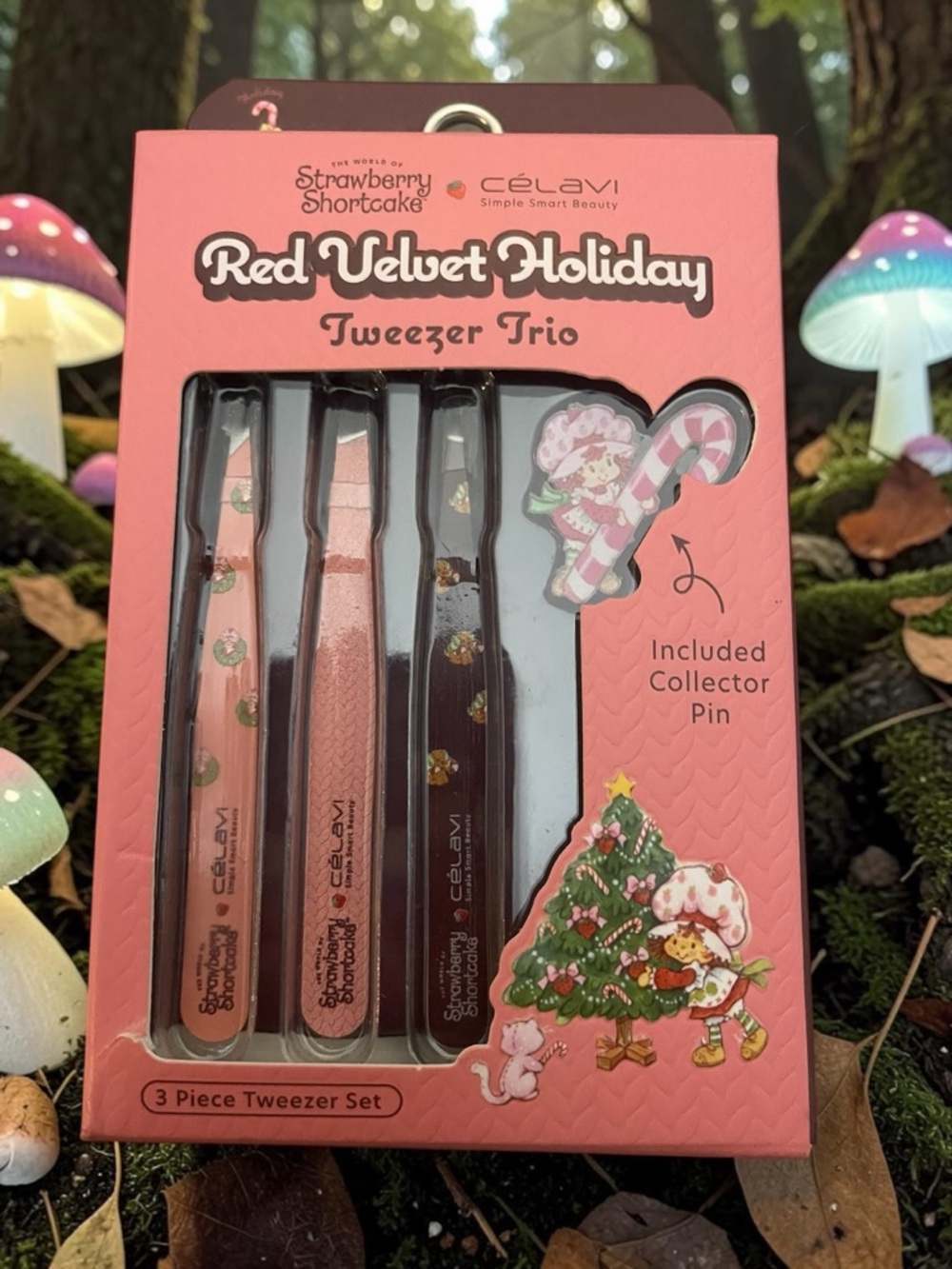 Strawberry Shortcake x Red Velvet Holiday Tweezer Trio with Bonus Pin, NWT 🍓